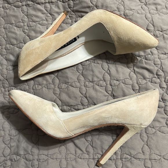 Alice & Olivia Cream Kid Suede Pumps sz 37 - Picture 4 of 9